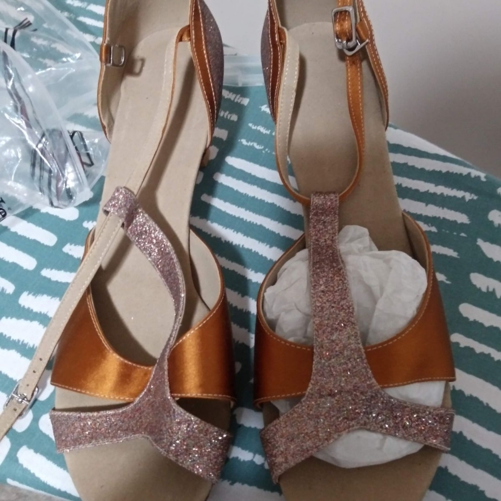 Glittery heel Sandal with straps